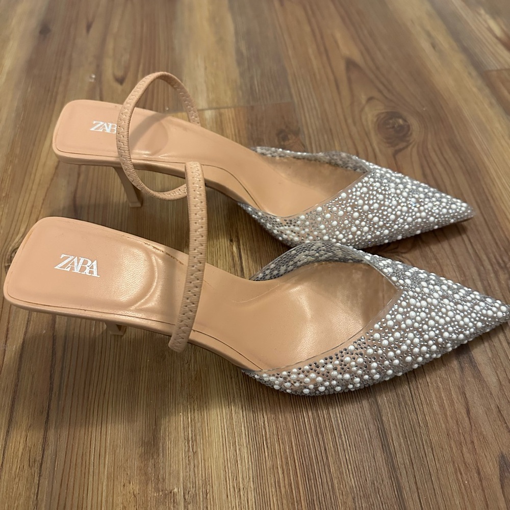 Zara Women's Tan and Silver Pointed Heels